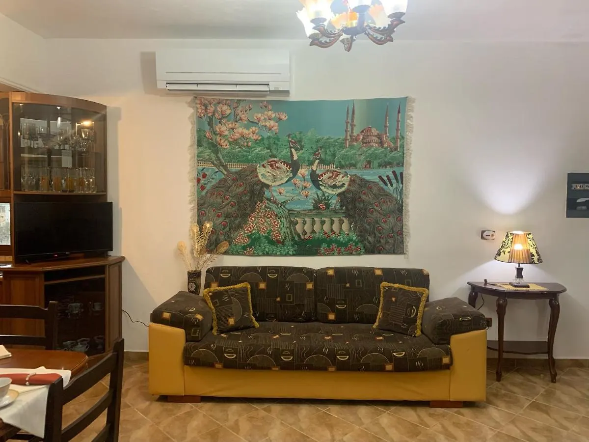Vila Demaj! Free Parking Berat Сasa de vacaciones