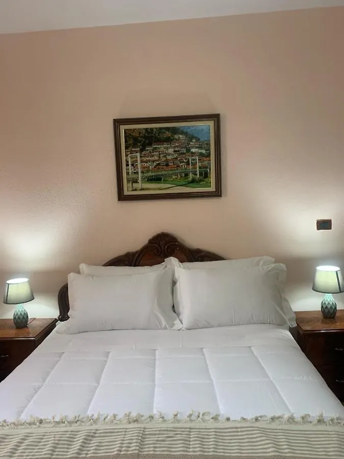 Vila Demaj! Free Parking Berat Сasa de vacaciones